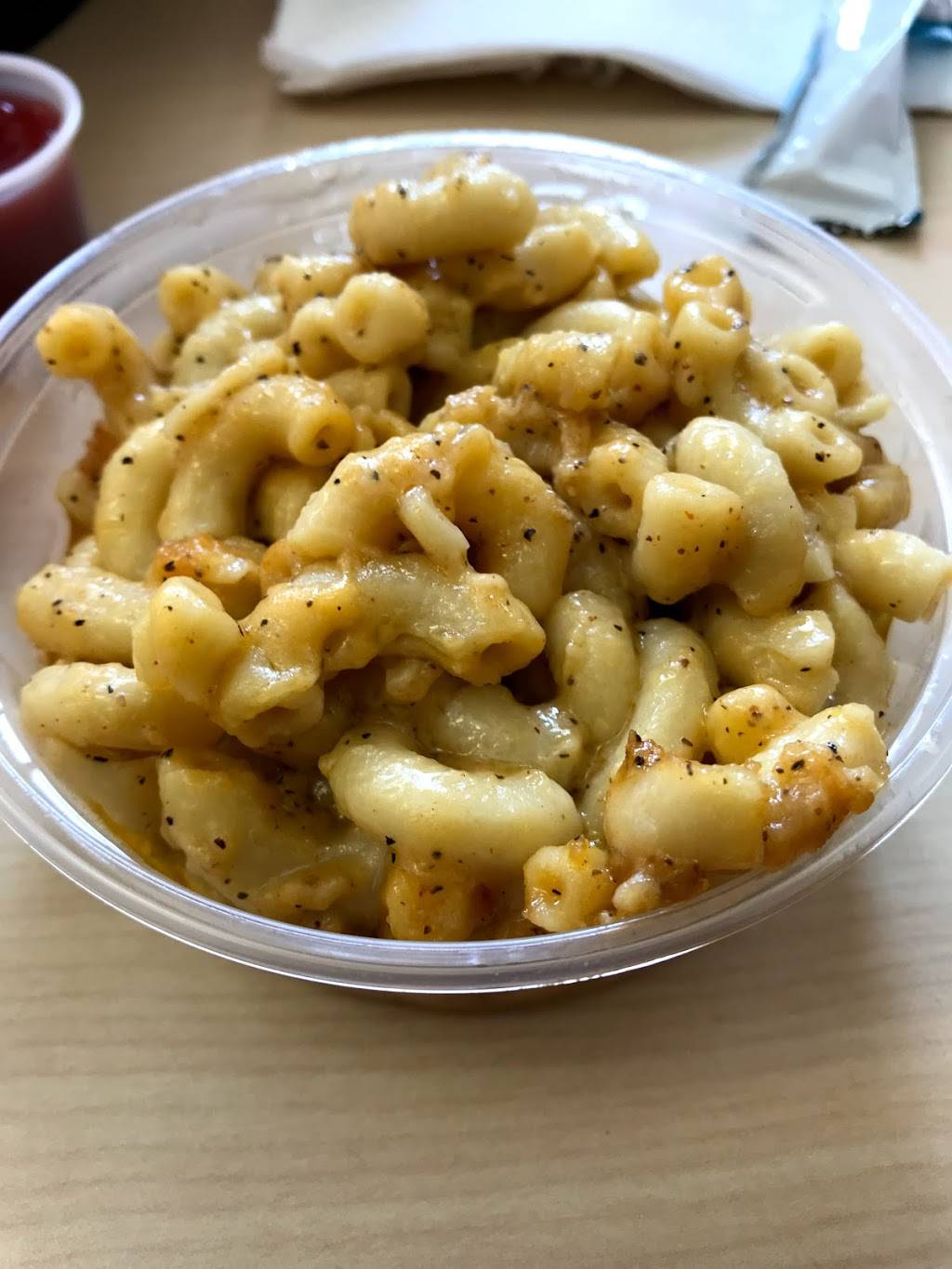 Hawks Fish & BBQ | restaurant | 3050 Williamsburg Rd, Henrico, VA 23231, USA | 8042228700 OR +1 804-222-8700