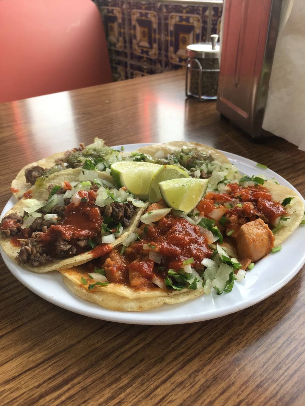 Sergios Taco | restaurant | 308 S Vail Ave, Montebello, CA 90640, USA | 3238889159 OR +1 323-888-9159