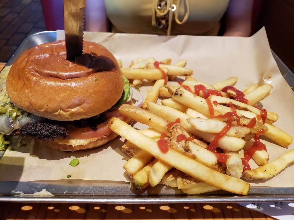 Chilis Grill & Bar | meal takeaway | 475 E Hospitality Ln, San Bernardino, CA 92408, USA | 9098856167 OR +1 909-885-6167