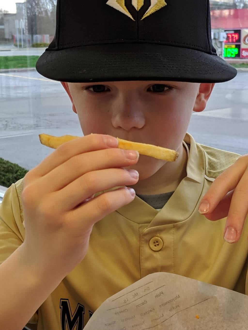 Hardees | restaurant | 7160 IN-67, Pendleton, IN 46064, USA | 7657787922 OR +1 765-778-7922