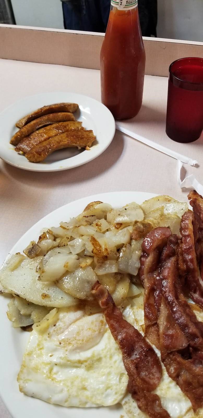 Alfredos Restaurant | restaurant | 1132 W Main St, Norristown, PA 19401, USA | 6102771529 OR +1 610-277-1529