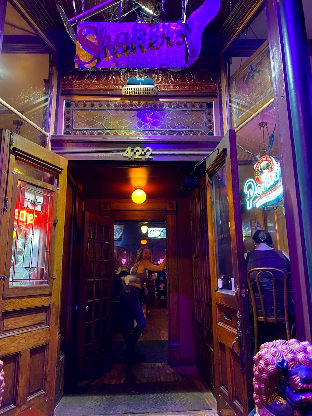 Shakers Cigar Bar | restaurant | 422 S 2nd St, Milwaukee, WI 53204, USA | 4142724222 OR +1 414-272-4222