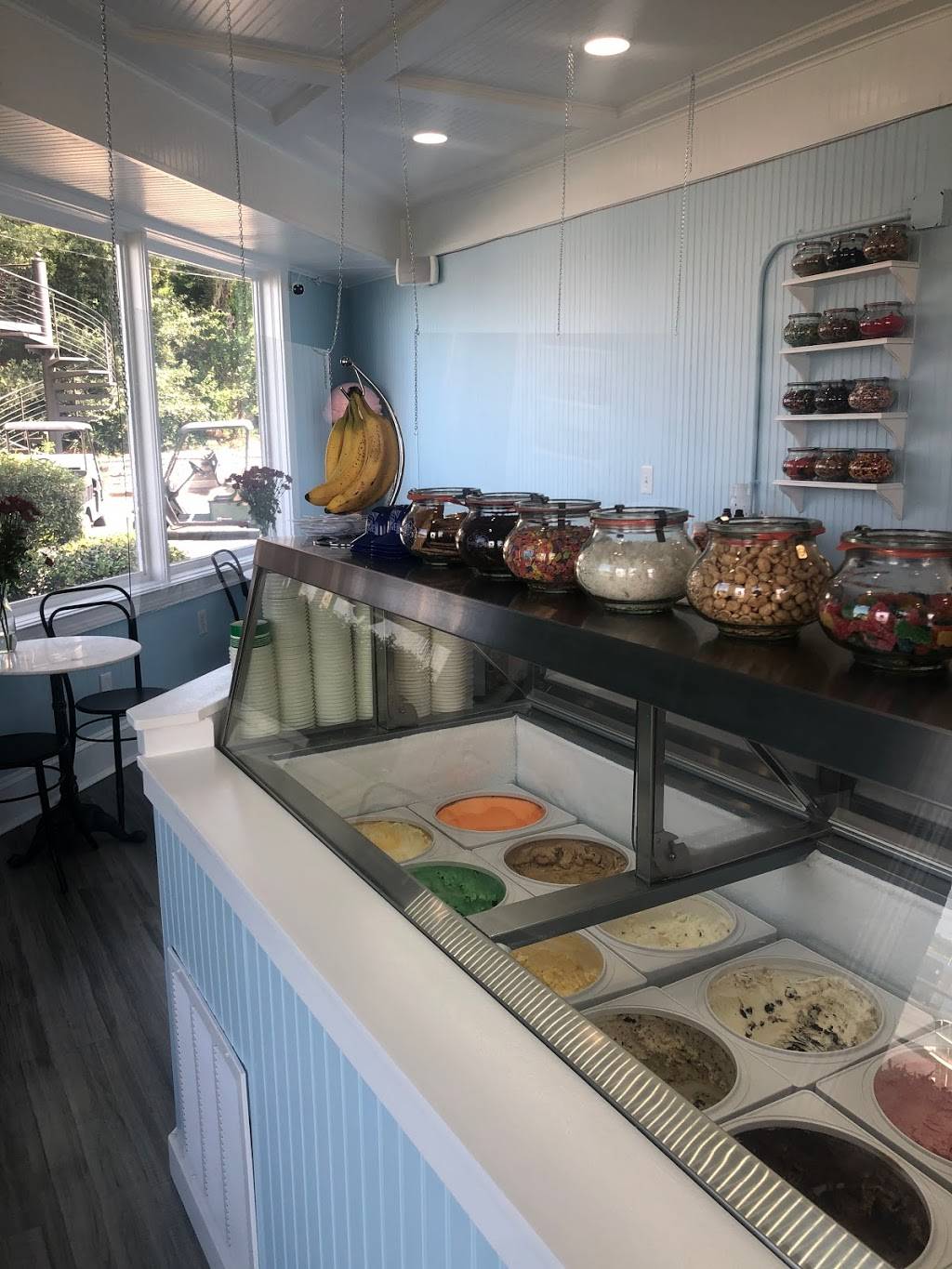 Salty Dog Ice Cream and Marina Eats | restaurant | 1880 A-B, Andell Bluff Blvd, Seabrook Island, SC 29455, USA | 8438169037 OR +1 843-816-9037