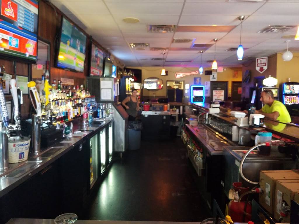 The Pour House | restaurant | 3410 W Willow Knolls Dr, Peoria, IL 61614, USA | 3096913885 OR +1 309-691-3885