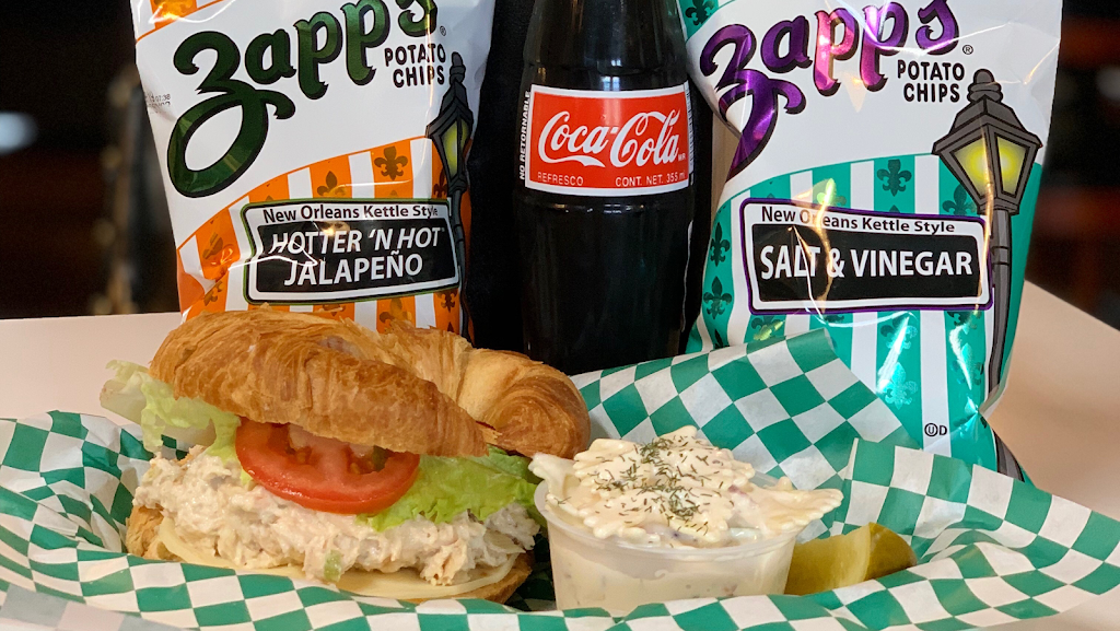 Broken Cup Cafe | cafe | 203 Center St, Senatobia, MS 38668, USA | 6623018574 OR +1 662-301-8574