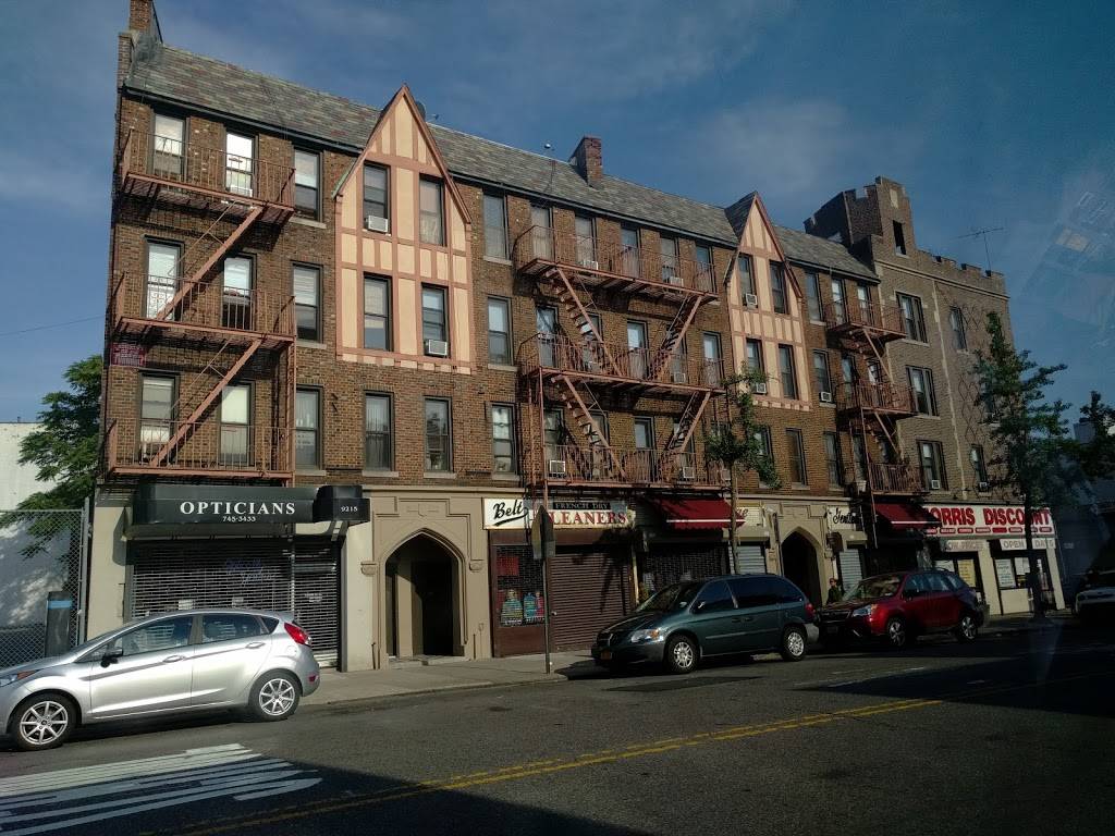 Starbucks | cafe | 9202 3rd Ave, Brooklyn, NY 11209, USA | 7184925331 OR +1 718-492-5331