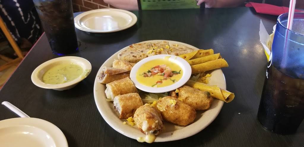 Lunas Mexican Restaurant | restaurant | 704 W Parkwood Ave, Friendswood, TX 77546, USA | 2819924790 OR +1 281-992-4790