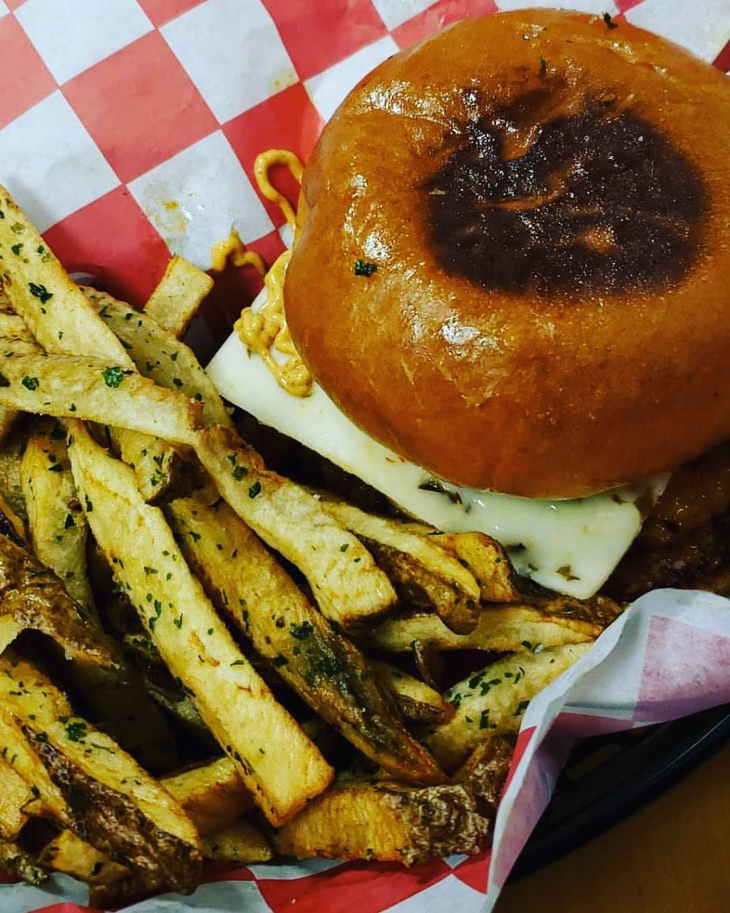 Blazin Js | restaurant | 15 E King St, Lancaster, PA 17602, USA | 7179457197 OR +1 717-945-7197