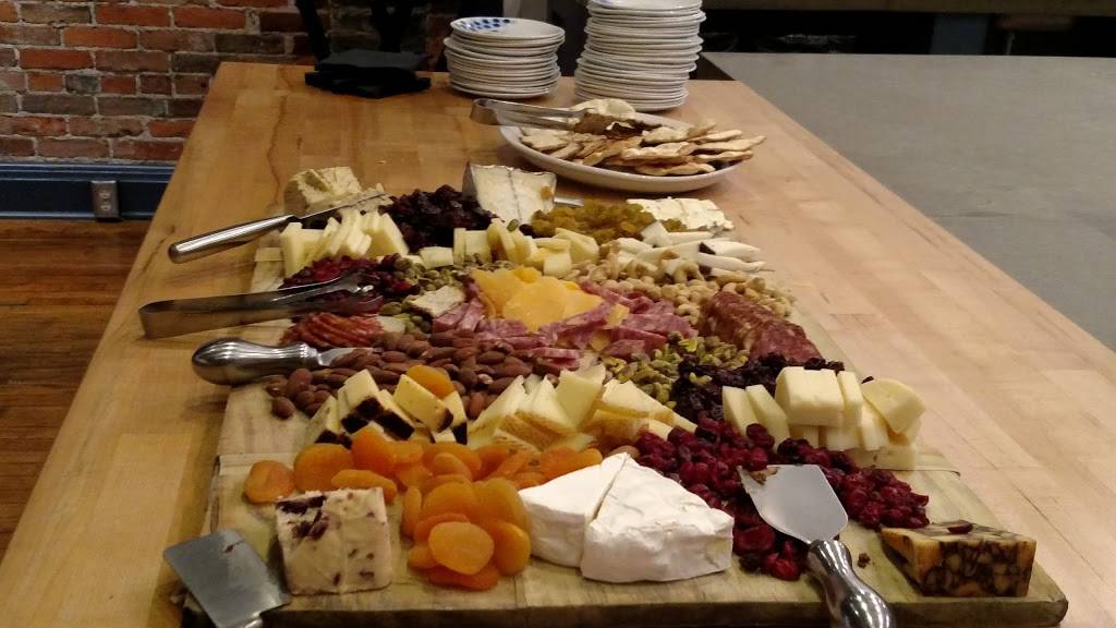 The Kitchen | restaurant | 231 E Livingston Ave, Columbus, OH 43215, USA | 6142258940 OR +1 614-225-8940