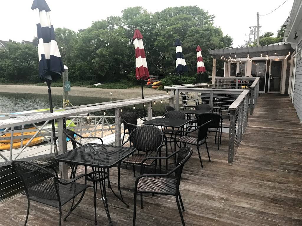 Spinnakers Café | cafe | 3 E Ferry Wharf, Jamestown, RI 02835, USA | 4014233077 OR +1 401-423-3077
