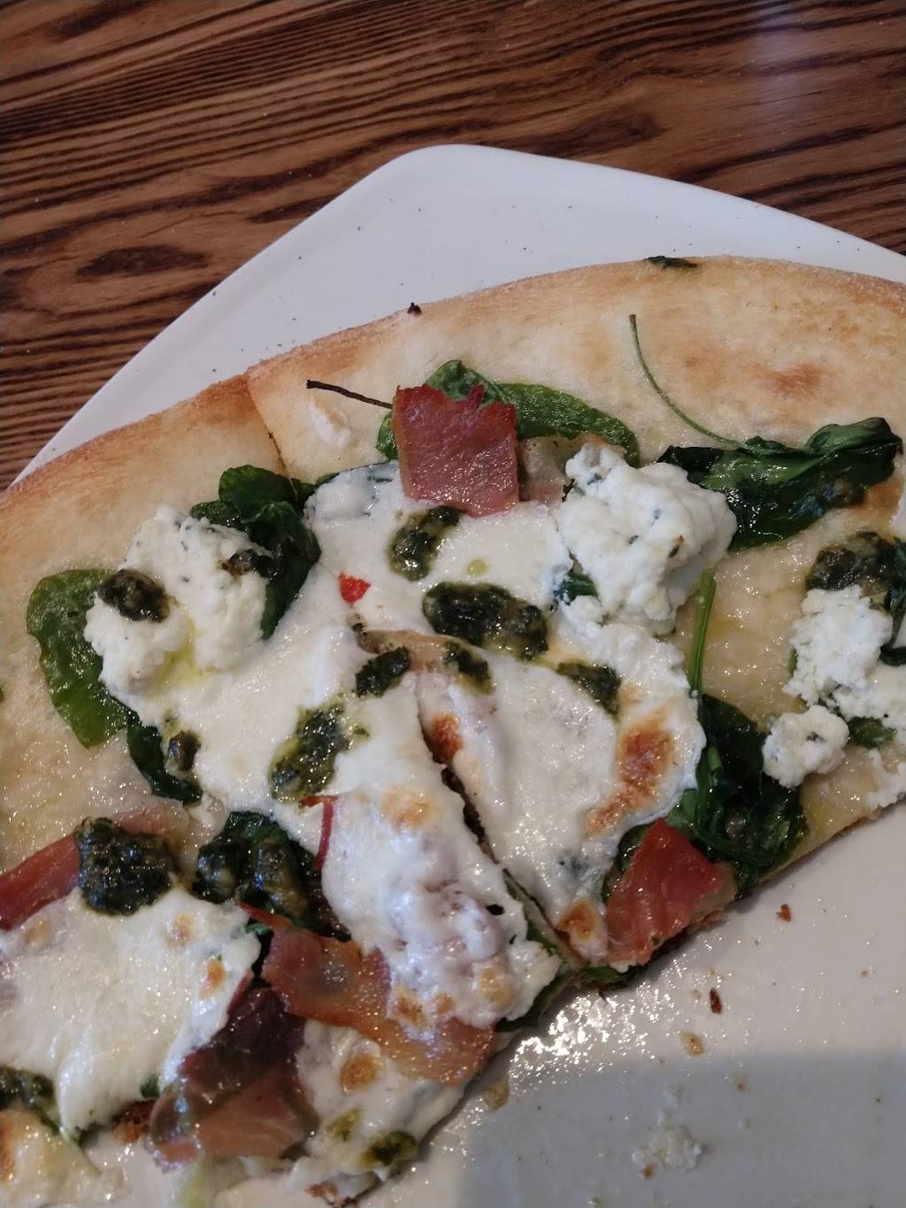 Flippers Pizzeria | restaurant | 45 W Mitchell Hammock Rd Suite #1361, Oviedo, FL 32765, USA | 4078909001 OR +1 407-890-9001