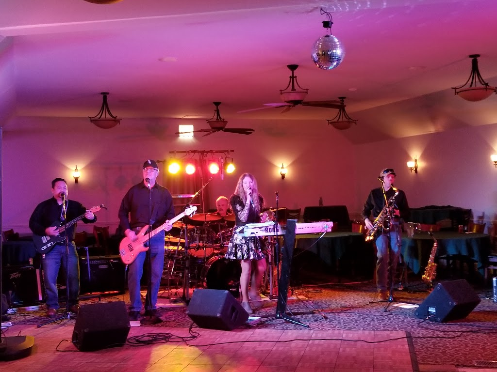 The Lakes Golf Course & Inn | restaurant | 2550 N 32nd Rd, Marseilles, IL 61341, USA | 8157955107 OR +1 815-795-5107