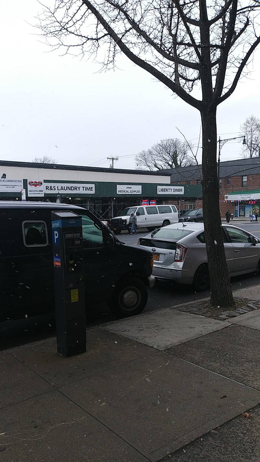 Liberty Diner | bakery | 2059 Williamsbridge Rd, Bronx, NY 10461, USA | 7188236800 OR +1 718-823-6800