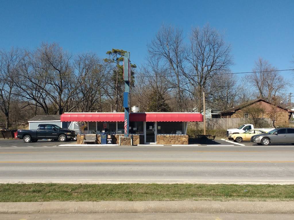 American Drive In | restaurant | 303 W Pridemore Dr, Lincoln, AR 72744, USA | 4798245459 OR +1 479-824-5459
