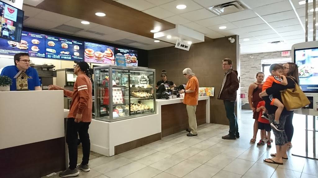 McDonalds | cafe | 3354 Dougall Ave, Windsor, ON N9E 1S6, Canada | 5199660454 OR +1 519-966-0454