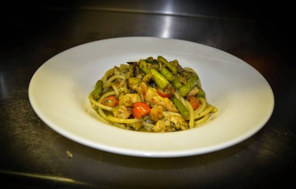 Rialto Restaurant | restaurant | 588 Westbury Ave, Carle Place, NY 11514, USA | 5169975283 OR +1 516-997-5283