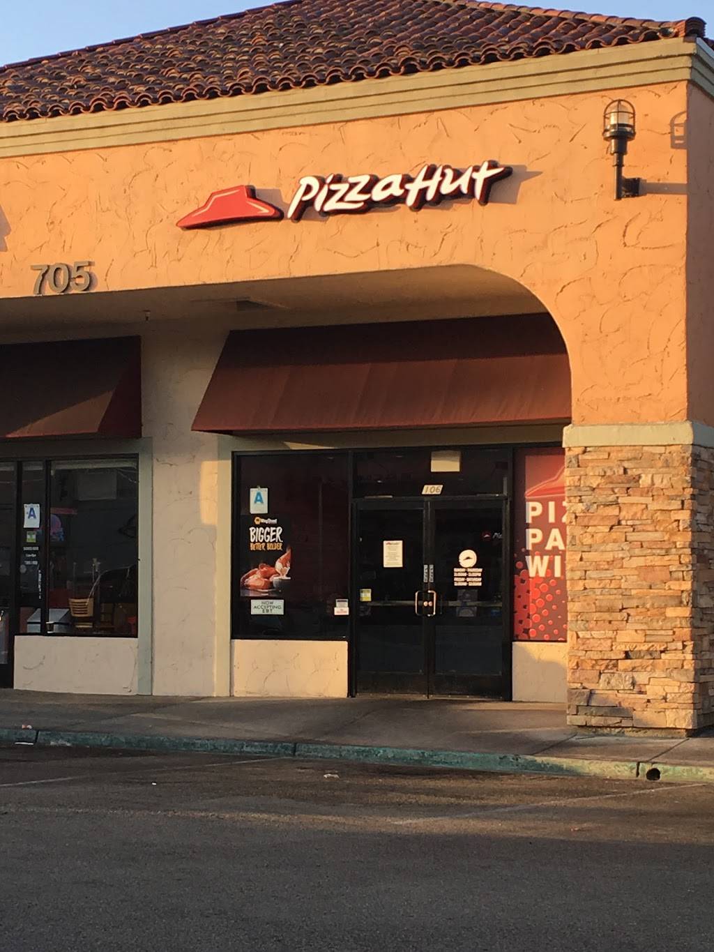 Pizza Hut | restaurant | 705 Center Dr #106, San Marcos, CA 92069, USA | 7604896000 OR +1 760-489-6000