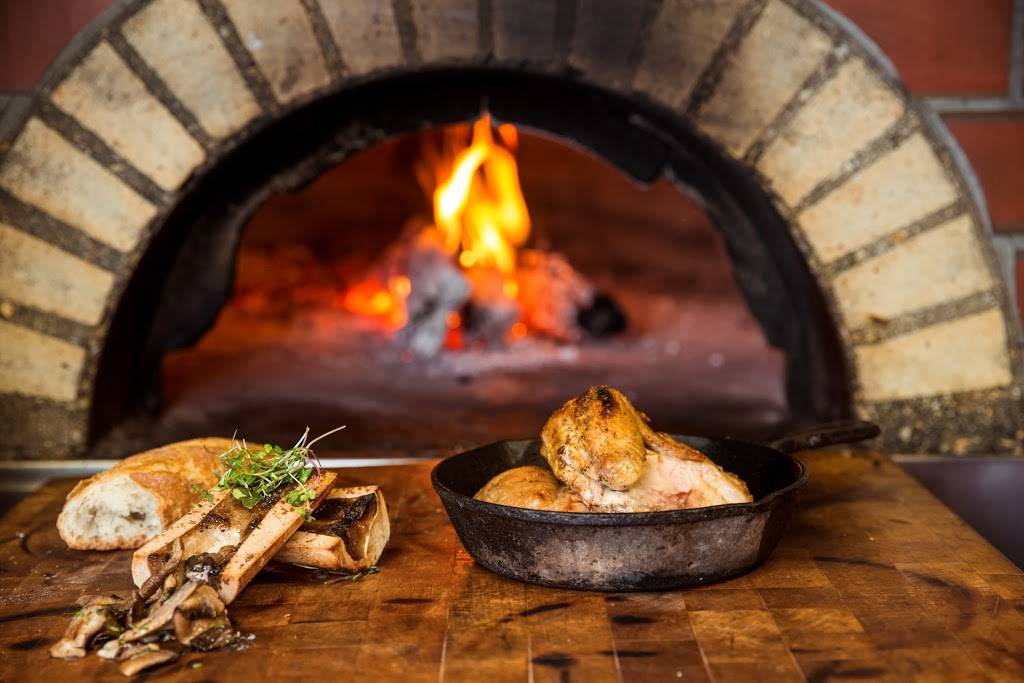 Roosters - A Noble Grille | restaurant | 380 Knollwood St, Winston-Salem, NC 27103, USA | 3367778477 OR +1 336-777-8477