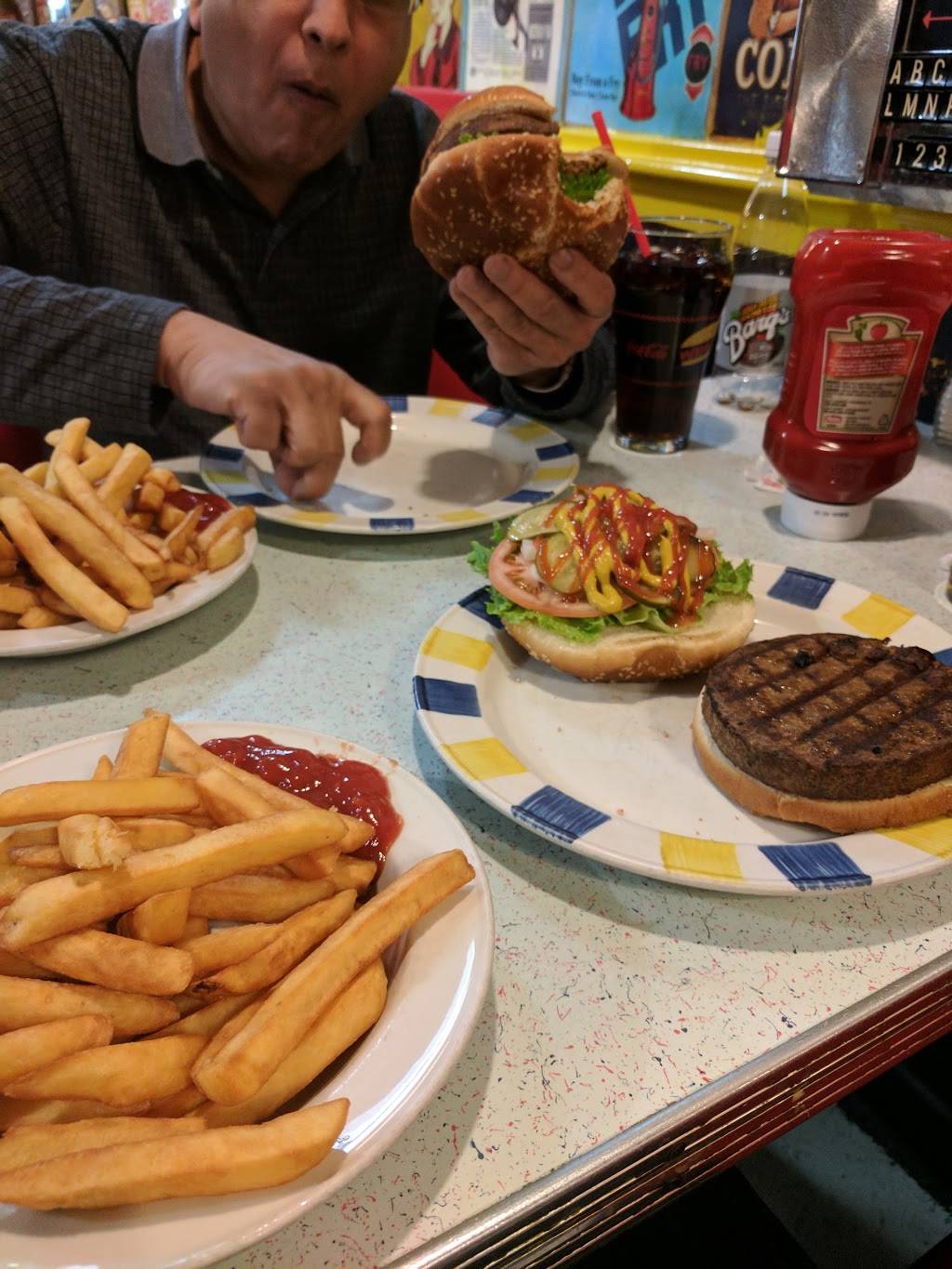 Wimpys Diner | restaurant | 3555 St Clair Ave E, Scarborough, ON M1K 1L6, Canada | 4162619584 OR +1 416-261-9584