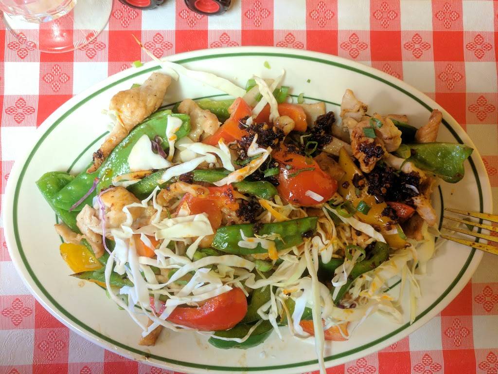 Beas Wok N Roll | restaurant | 1402 Sycamore Rd, DeKalb, IL 60115, USA | 8157561660 OR +1 815-756-1660