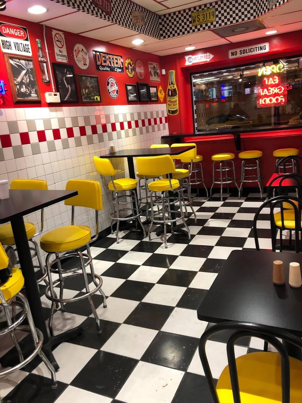 Hot Dog Station | restaurant | 4742 N Kimball Ave, Chicago, IL 60625, USA | 7735882580 OR +1 773-588-2580