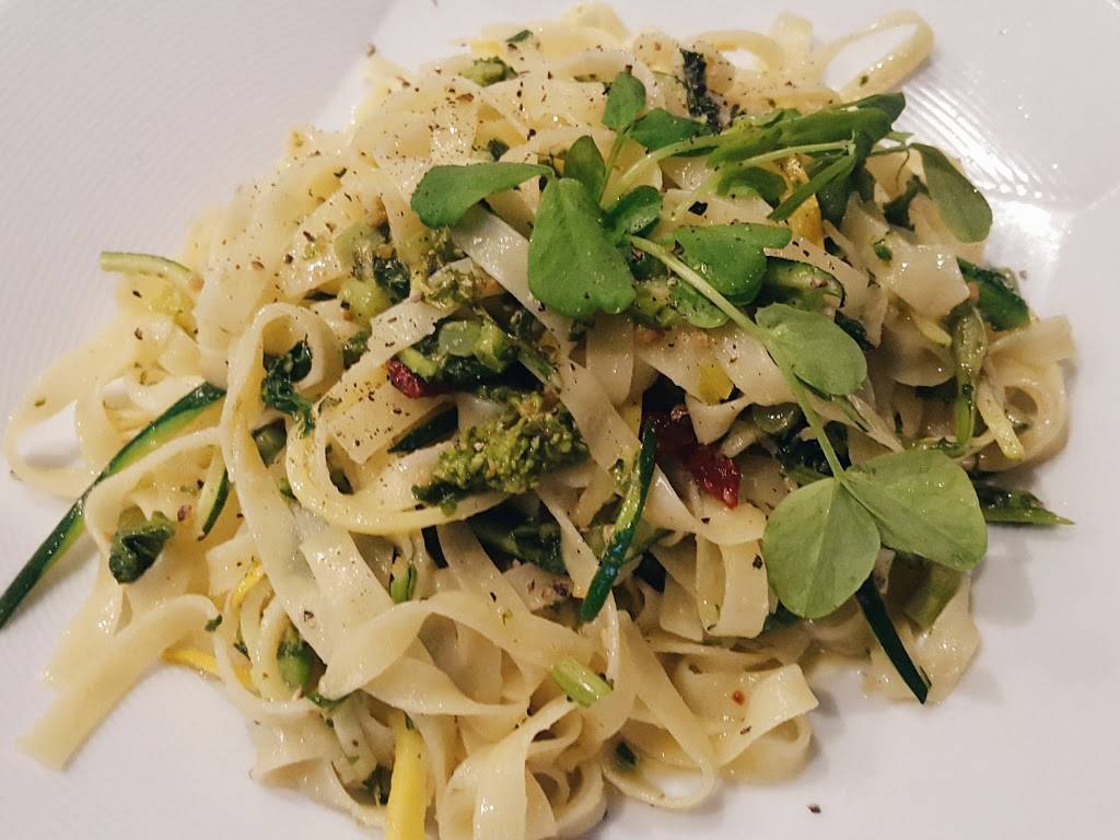 Baci Ristorante | restaurant | 1530 Stone Church Rd E, Hamilton, ON L8W 3P9, Canada | 9053819811 OR +1 905-381-9811