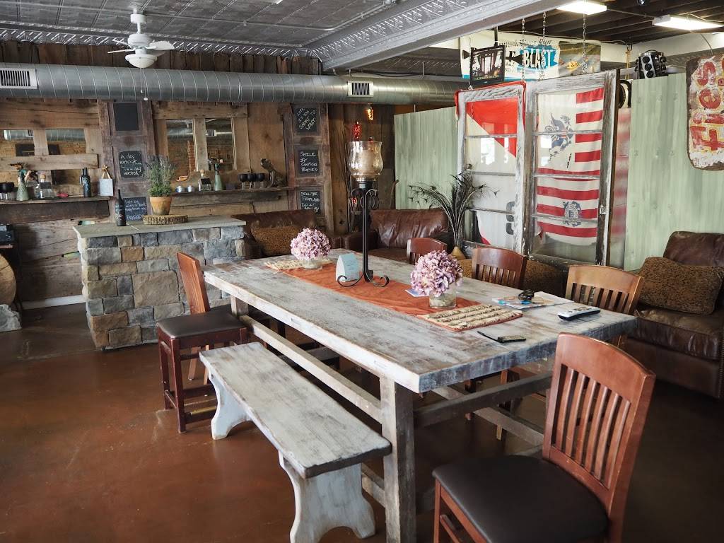 Green Kayak Grille & Pub | restaurant | 200 Front St, New Richmond, OH 45157, USA | 5138436040 OR +1 513-843-6040