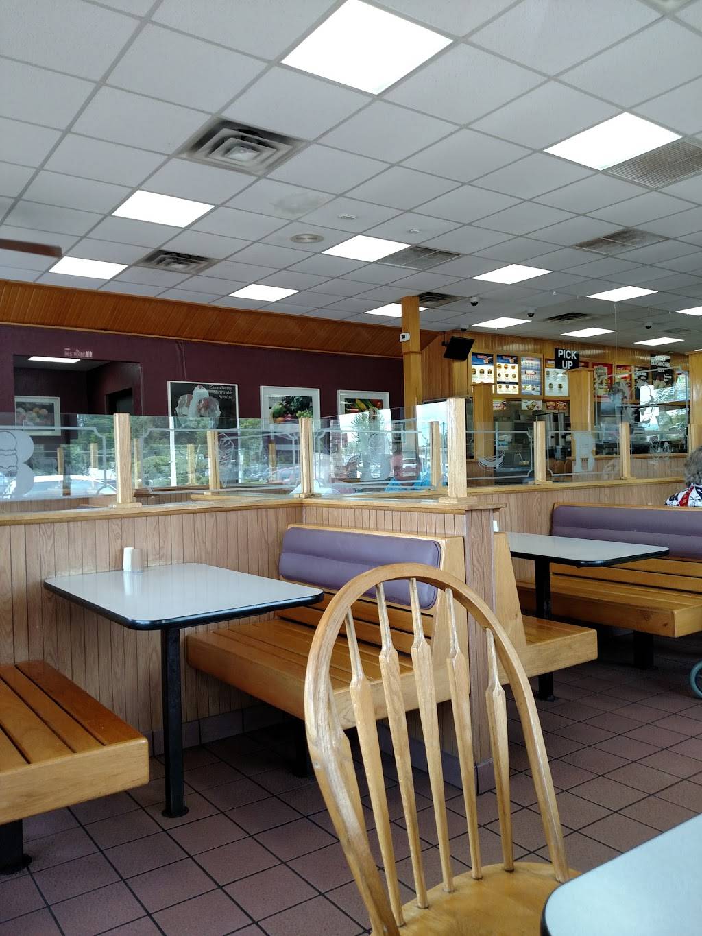 Braums Ice Cream & Burger Restaurant | restaurant | 2205 N Main St, Miami, OK 74354, USA | 9185427744 OR +1 918-542-7744