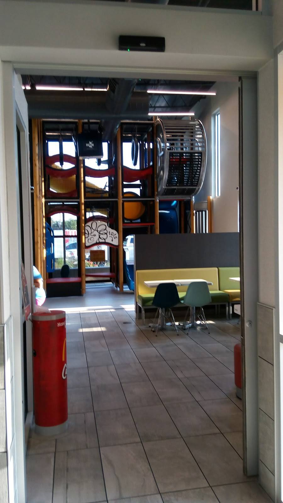 McDonalds | cafe | 3901 Airport Fwy, Fort Worth, TX 76111, USA | 8178342179 OR +1 817-834-2179