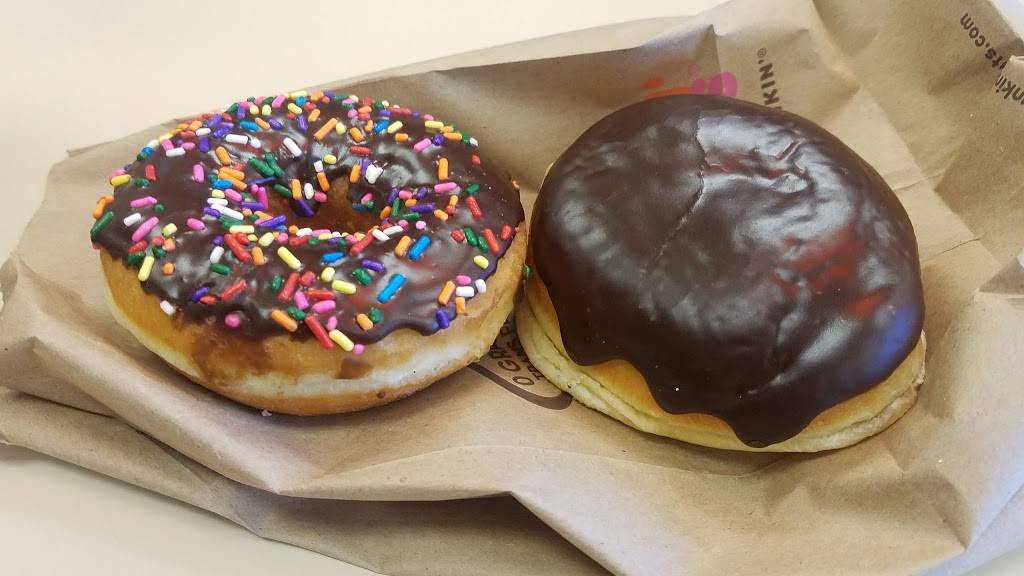 Dunkin | bakery | 335 S Eastwood Dr, Woodstock, IL 60098, USA | 8153389499 OR +1 815-338-9499