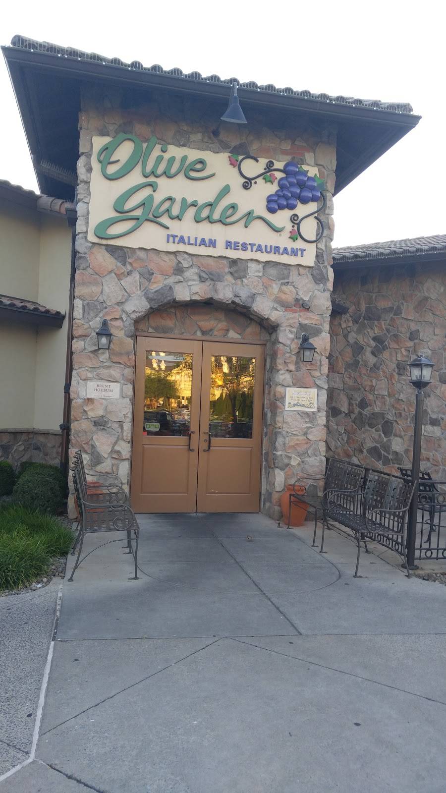 Olive Garden Italian Restaurant | meal takeaway | 1945 Waddle Rd, State College, PA 16803, USA | 8148611620 OR +1 814-861-1620