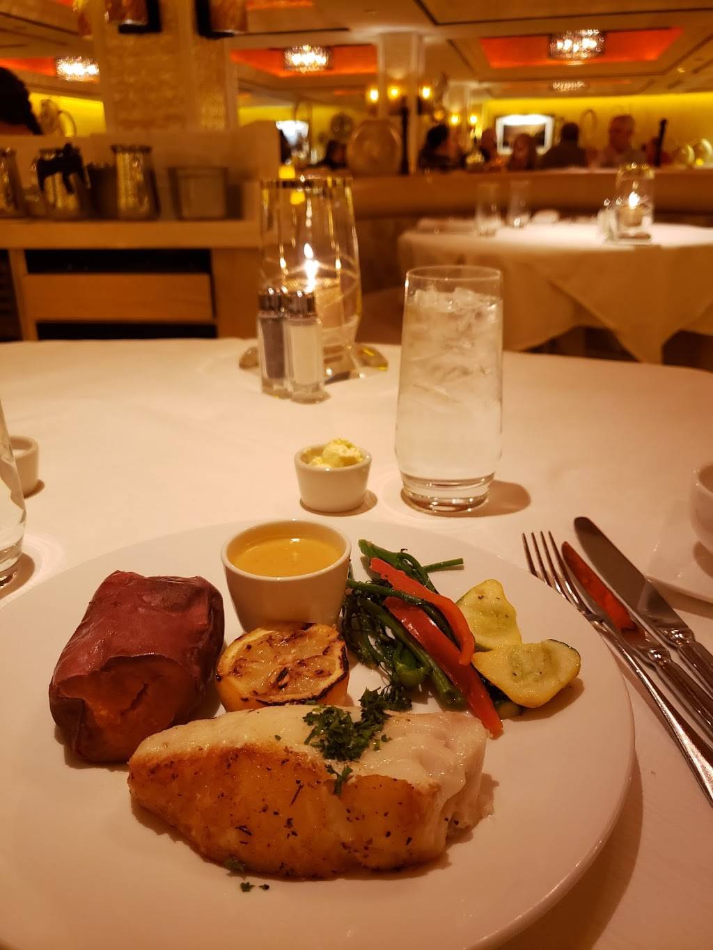 Western Village Steakhouse | restaurant | 815 Nichols Blvd, Sparks, NV 89434, USA | 7753311069 OR +1 775-331-1069