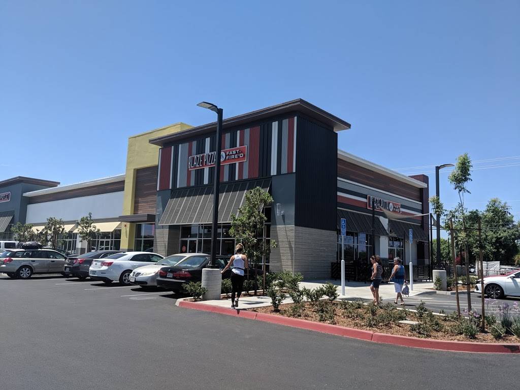 Blaze Pizza | meal takeaway | 1174 W Henderson Ave, Porterville, CA 93257, USA | 5594031002 OR +1 559-403-1002