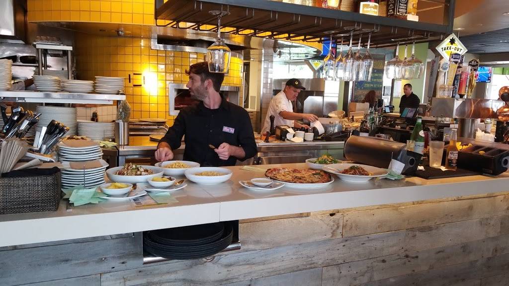 California Pizza Kitchen at Tarzana | restaurant | 18800 Ventura Blvd, Tarzana, CA 91356, USA | 8183459925 OR +1 818-345-9925