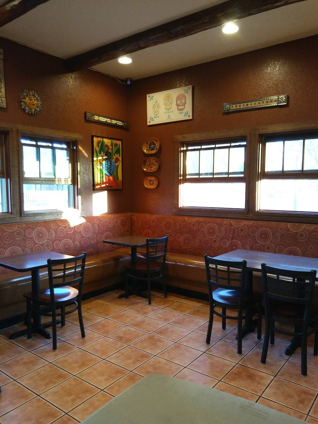 Santiagos Mexican Restaurant | restaurant | 104 N Public Rd, Lafayette, CO 80026, USA | 3036040715 OR +1 303-604-0715