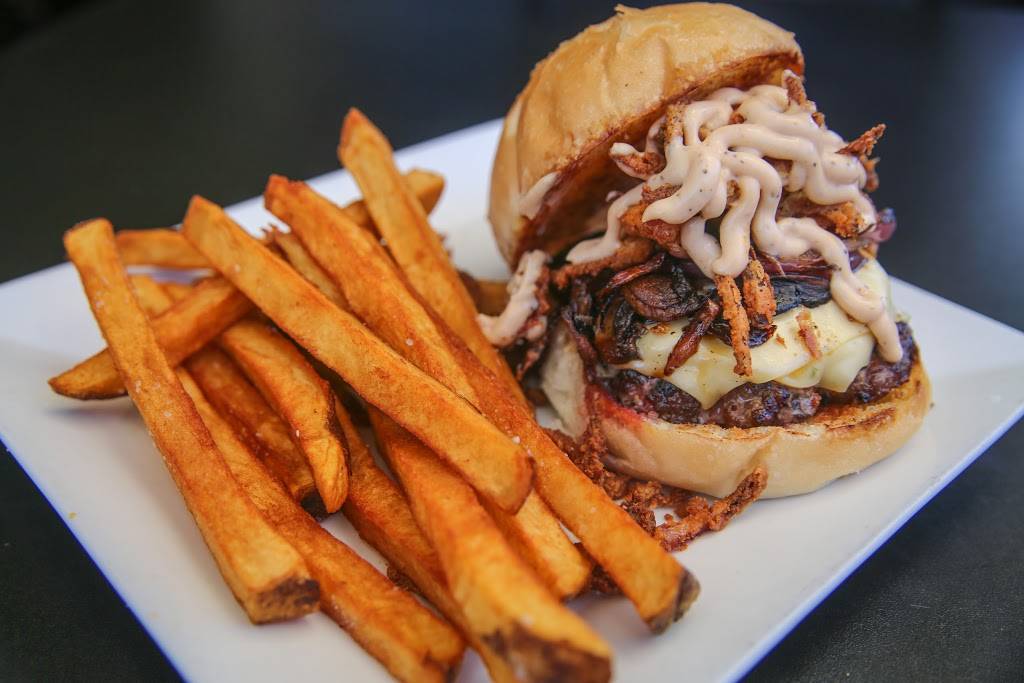 The Couch Sports Lounge | restaurant | 7431 Madison Ave, Citrus Heights, CA 95610, USA | 9169613342 OR +1 916-961-3342