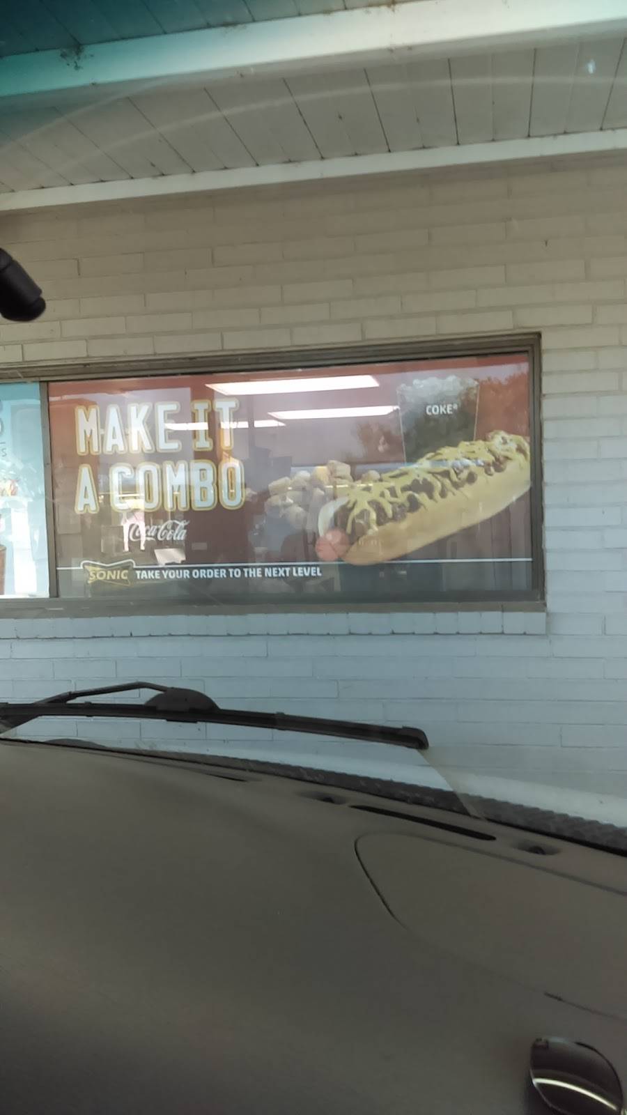 Sonic Drive-In | restaurant | 1801 N Crossover Rd, Fayetteville, AR 72703, USA | 4795821969 OR +1 479-582-1969