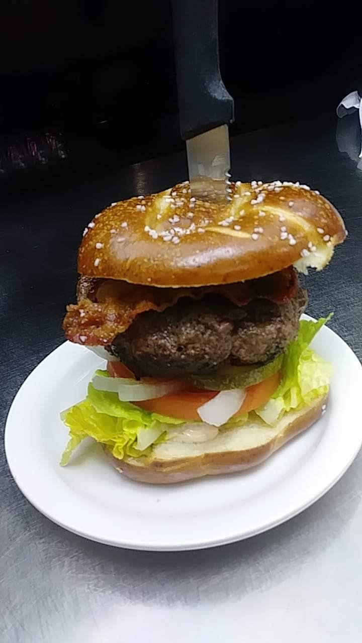 Irish Kellys | restaurant | 734 S Pinellas Ave, Tarpon Springs, FL 34689, USA | 7279347900 OR +1 727-934-7900