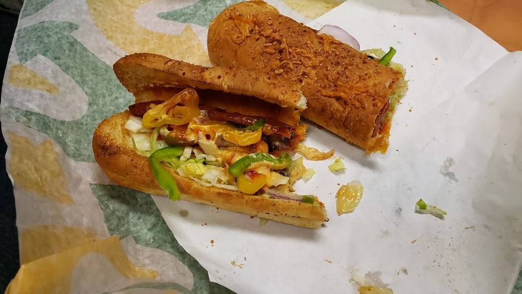 Subway | restaurant | 366 Bloor St E #4, Toronto, ON M4W 1H4, Canada | 4169442220 OR +1 416-944-2220