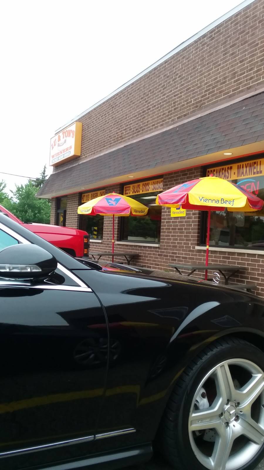 Lu & Tons Wieners | restaurant | 111 S Lombard Rd, Addison, IL 60101, USA | 6306281922 OR +1 630-628-1922