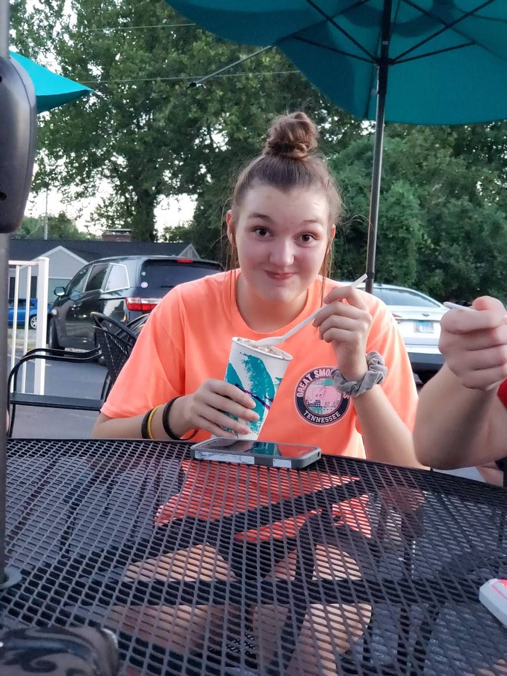 Gators Frozen Custard | restaurant | 406 W Hwy 50, OFallon, IL 62269, USA | 6186241944 OR +1 618-624-1944