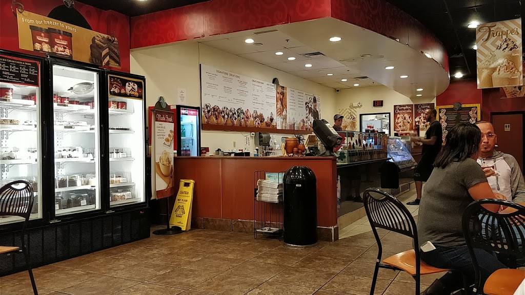 Cold Stone Creamery | bakery | 15 Blake Blvd, Kissimmee, FL 34747, USA | 4075668651 OR +1 407-566-8651