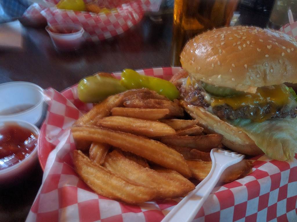 Ausiellos 5th Street Bar and Grill | restaurant | 609 5th St, Santa Rosa, CA 95404, USA | 7075799408 OR +1 707-579-9408