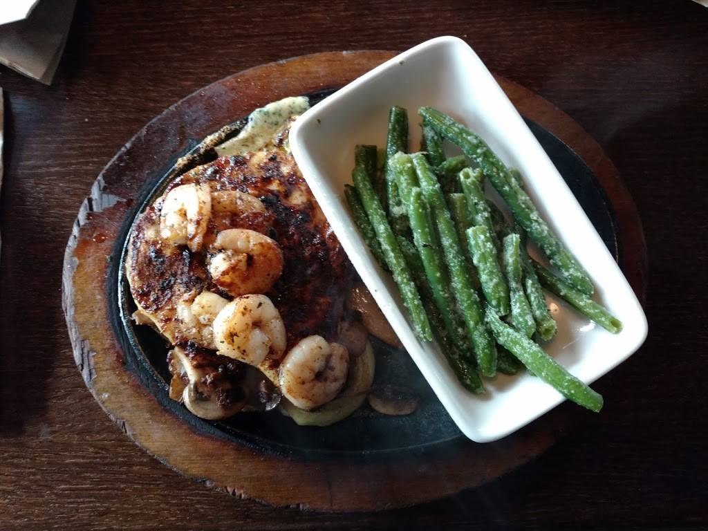 Applebees Grill + Bar | restaurant | 1113 New Pointe Blvd, Leland, NC 28451, USA | 9103716315 OR +1 910-371-6315