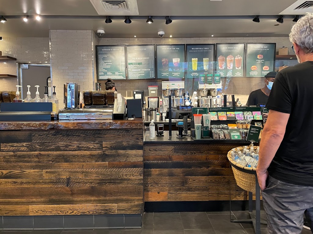 Starbucks | cafe | 600 N State St, Chicago, IL 60654, USA | 3125730033 OR +1 312-573-0033