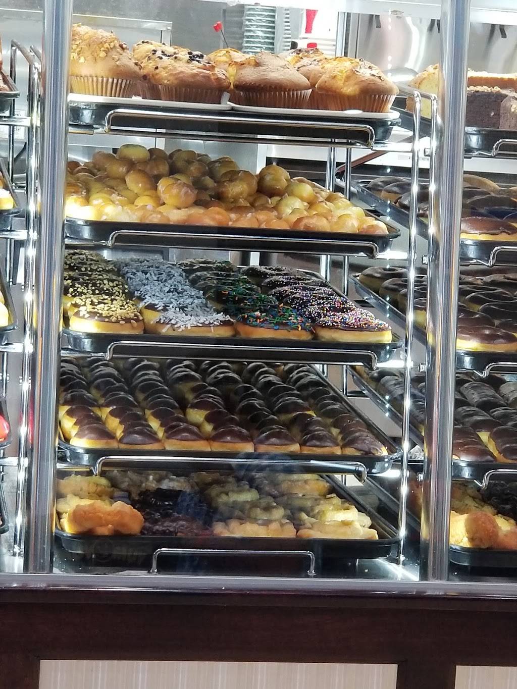 Yum Yum Donuts | cafe | 11150 Long Beach Blvd, Lynwood, CA 90262, USA | 3106375837 OR +1 310-637-5837