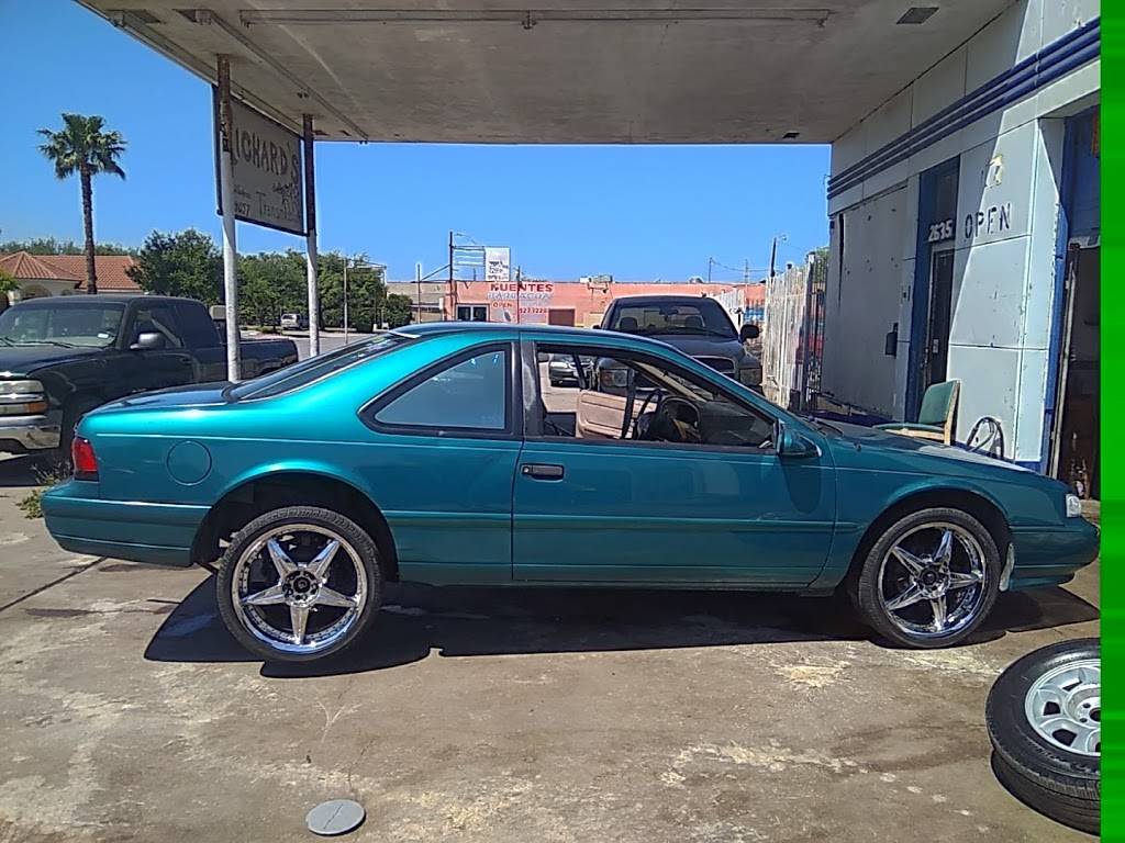 Fuentes Barbacoa | restaurant | 2703 W Southcross Blvd, San Antonio, TX 78211, USA | 2109277220 OR +1 210-927-7220