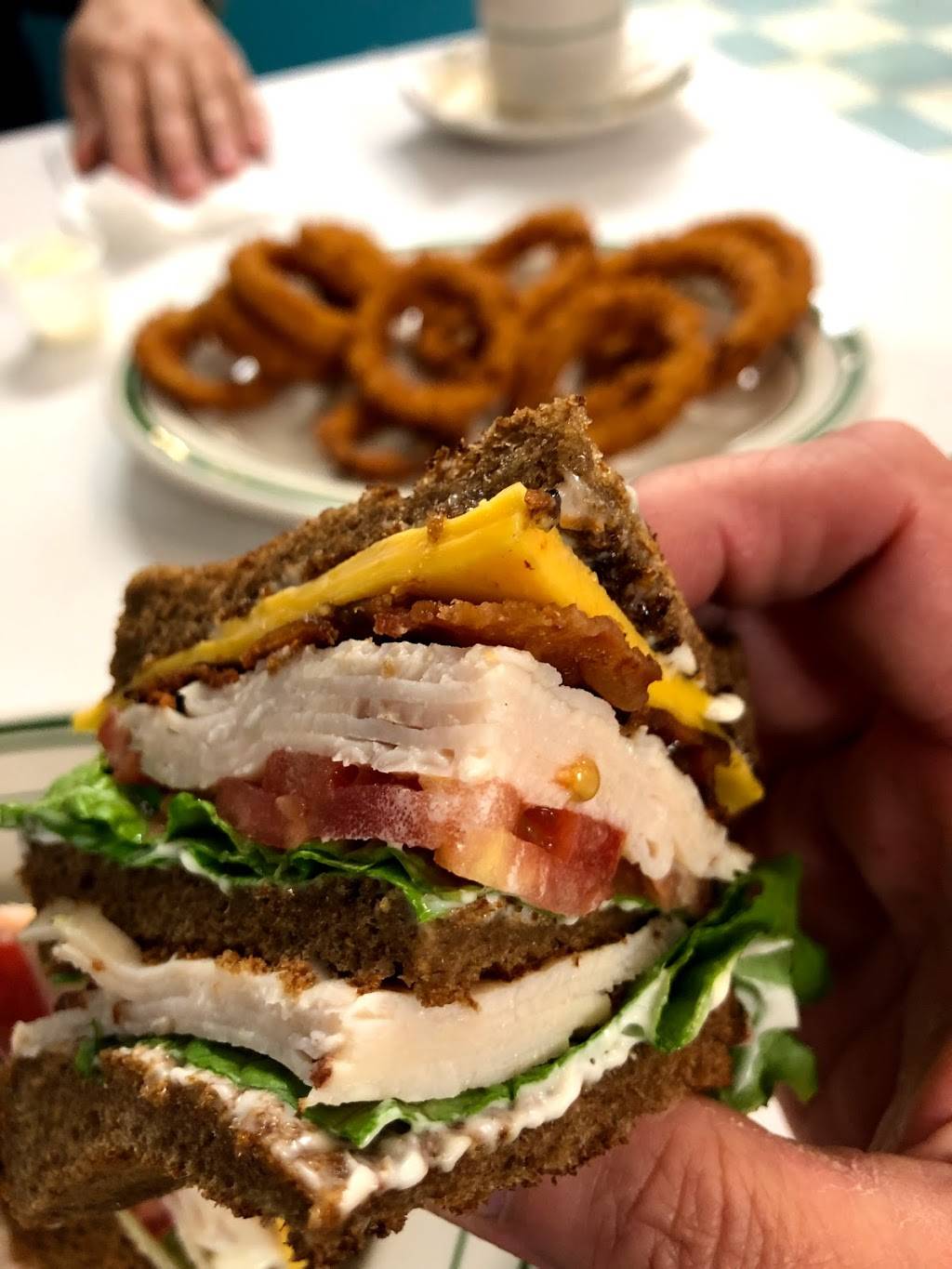 Marilyns Cocoa Beach Diner | restaurant | 260 N Orlando Ave, Cocoa Beach, FL 32931, USA | 3216135581 OR +1 321-613-5581