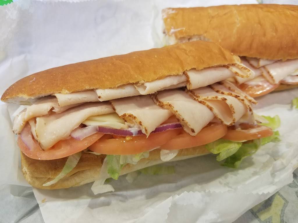 Subway Restaurants | restaurant | 400F Horseblock Road, Farmingville, NY 11738, USA | 6318803330 OR +1 631-880-3330