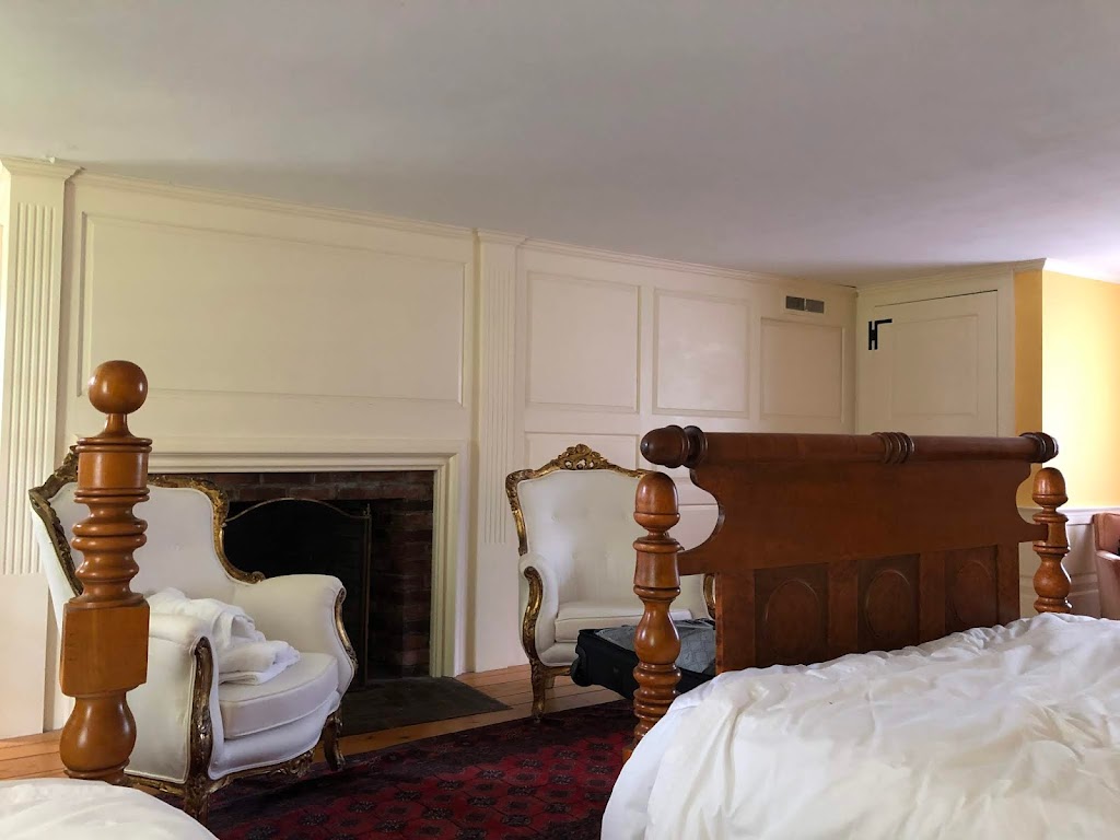 Worthington Inn-Four Corners | restaurant | 27 Old North Rd, Worthington, MA 01098, USA | 4132384441 OR +1 413-238-4441